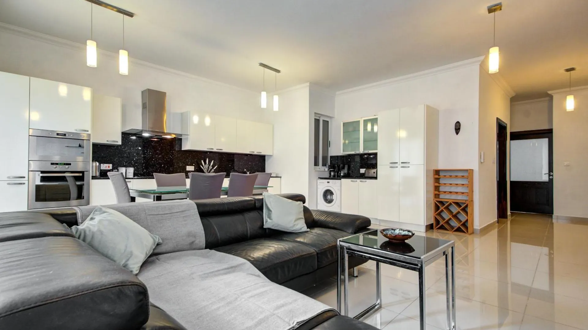 Apartamento Modern 2Br Home With Balcony & Wifi In St Julians By 360 Estates San Julián