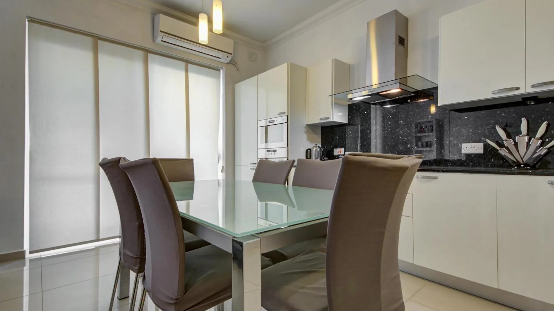 Modern 2Br Home With Balcony & Wifi In St Julians By 360 Estates San Julián Malta