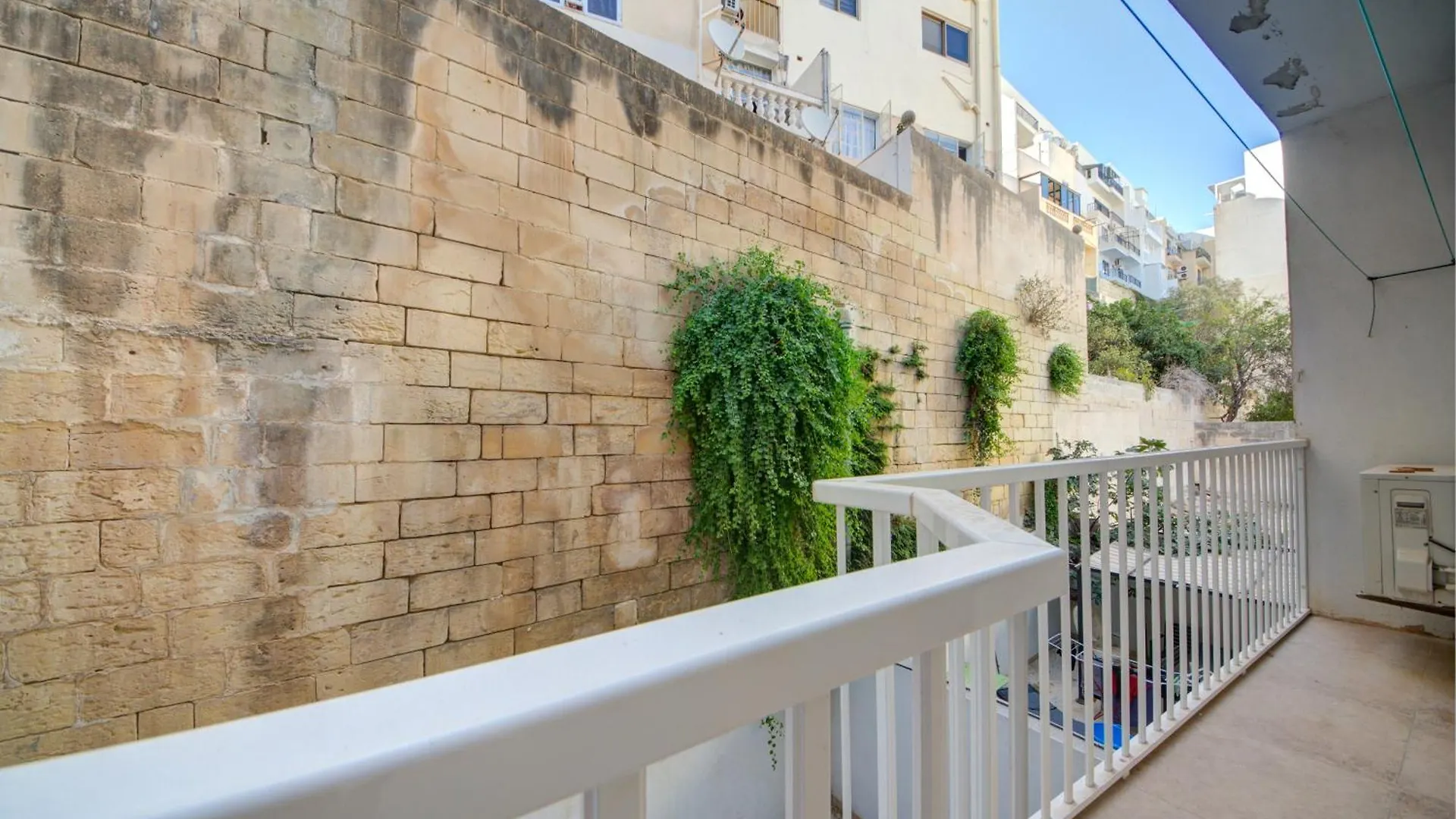 Apartamento Modern 2Br Home With Balcony & Wifi In St Julians By 360 Estates San Julián