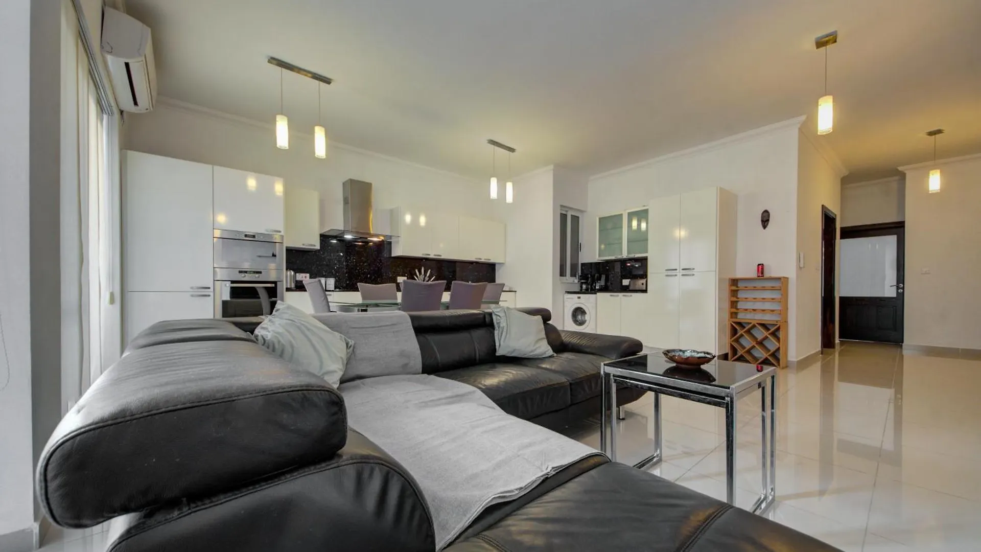 Modern 2Br Home With Balcony & Wifi In St Julians By 360 Estates San Julián